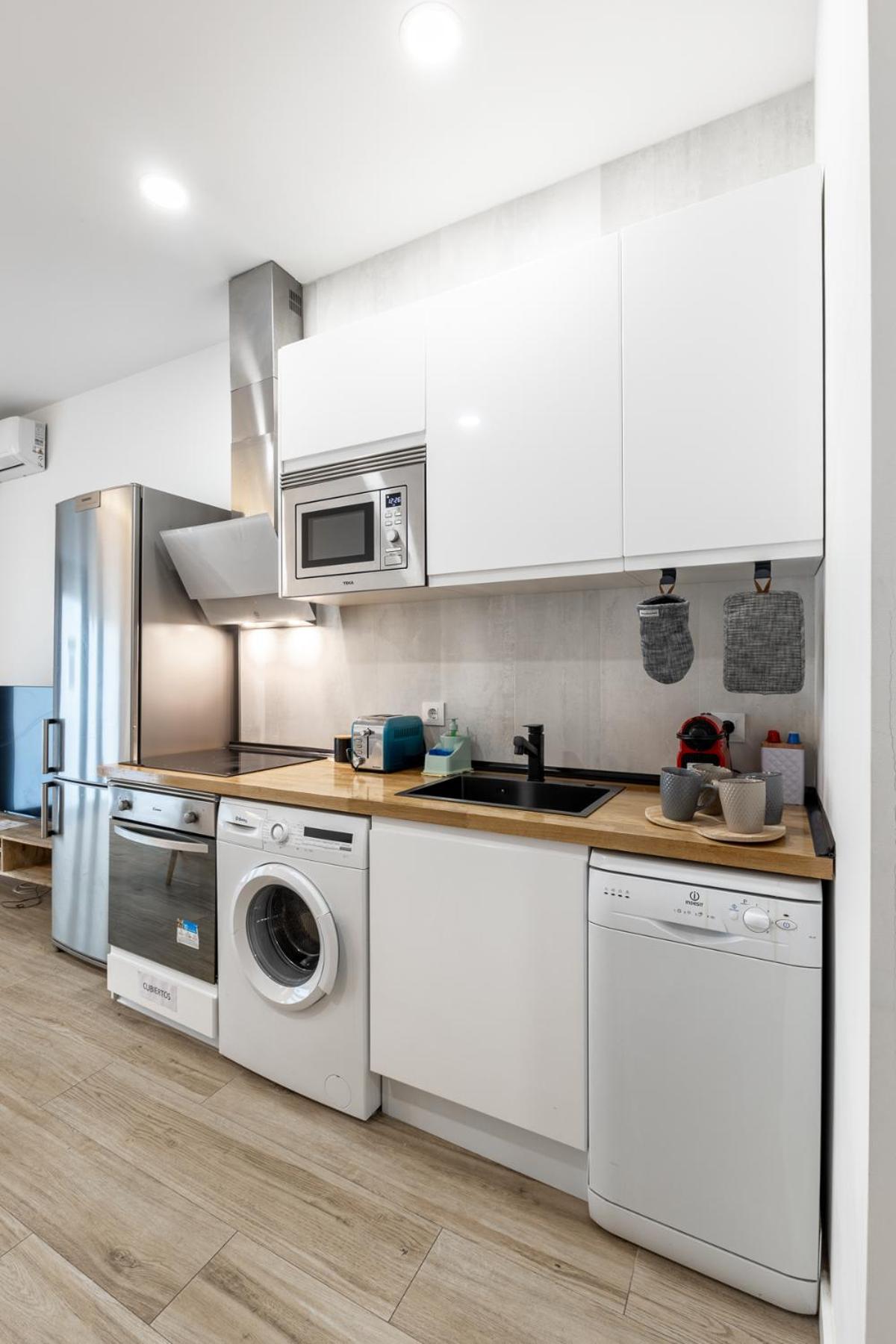 Atocha Apartment Madrid Bagian luar foto