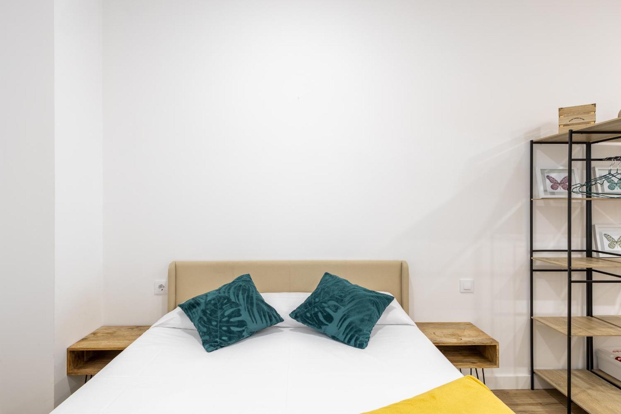 Atocha Apartment Madrid Bagian luar foto
