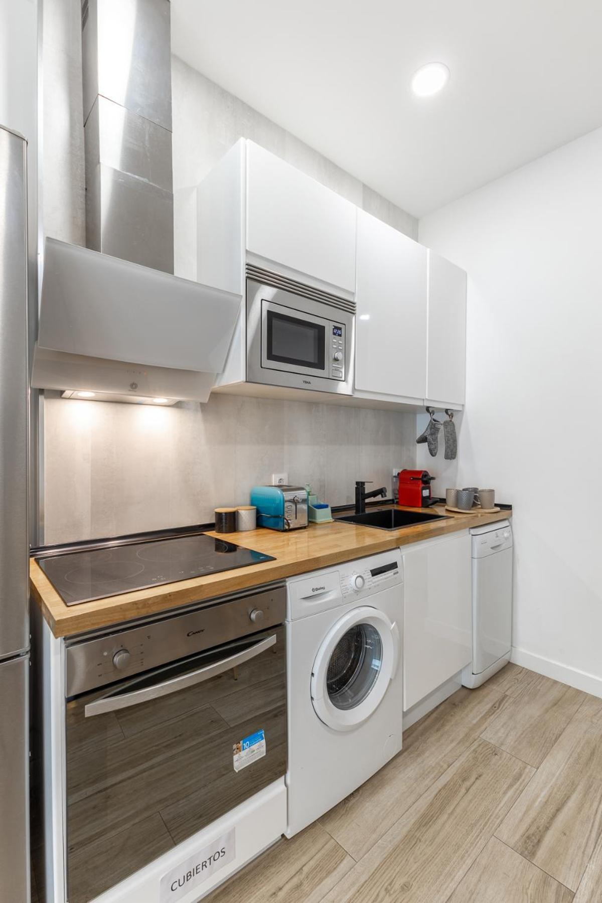 Atocha Apartment Madrid Bagian luar foto